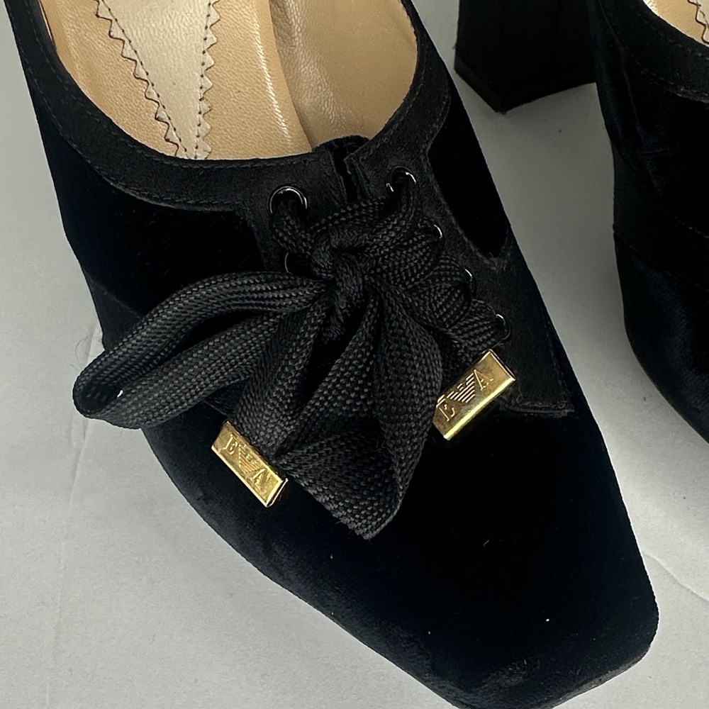 Elegant Black Velvet Heels - Picture 9 of 9